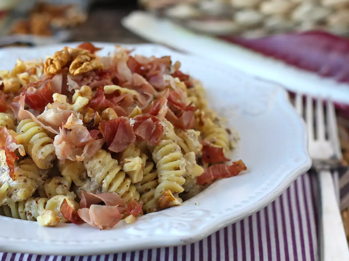 Krémes tészta radicchióval, ropogós szalonnával és dióval: gyors és ellenállhatatlan recept - fotó 4