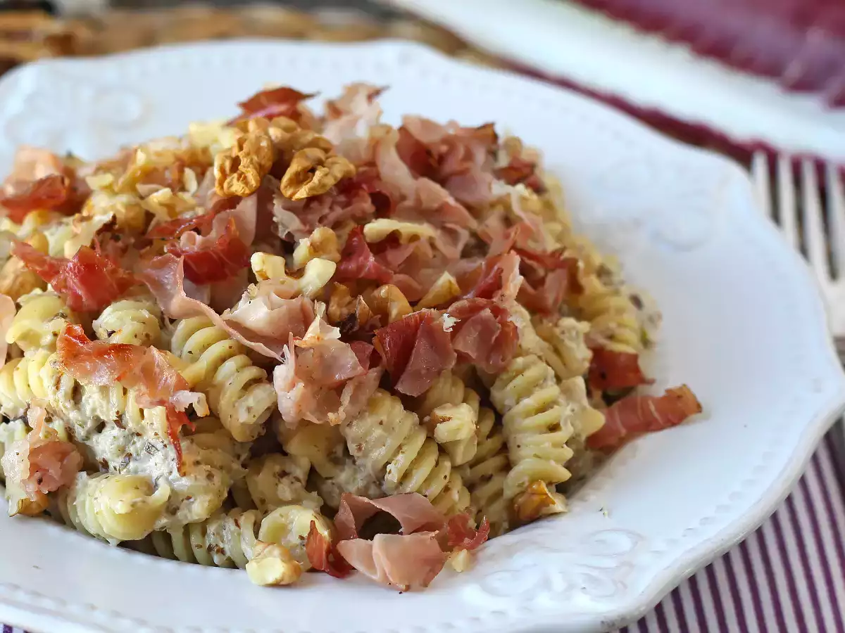 Krémes tészta radicchióval, ropogós szalonnával és dióval: gyors és ellenállhatatlan recept - fotó 5