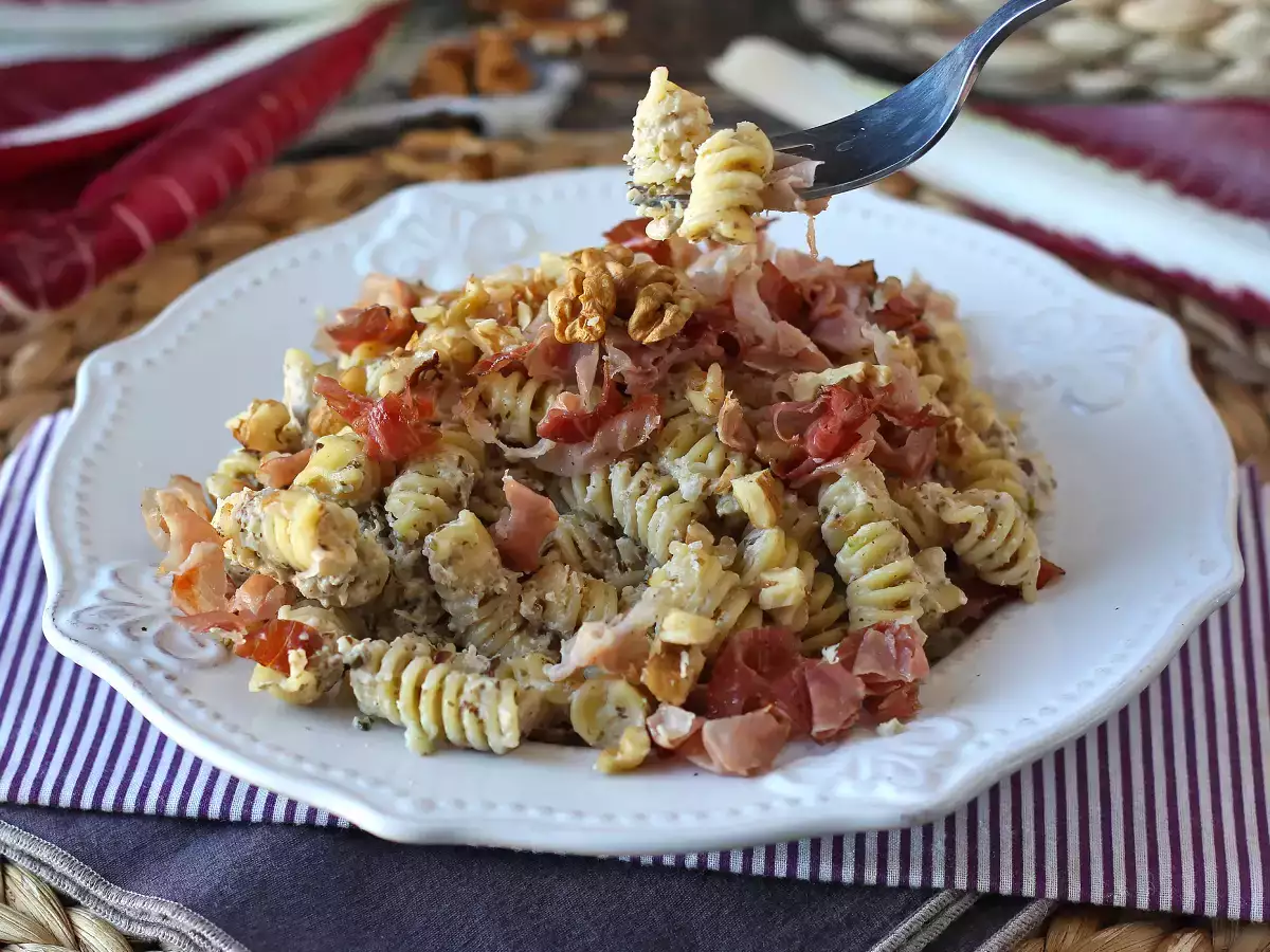 Krémes tészta radicchióval, ropogós szalonnával és dióval: gyors és ellenállhatatlan recept - fotó 6
