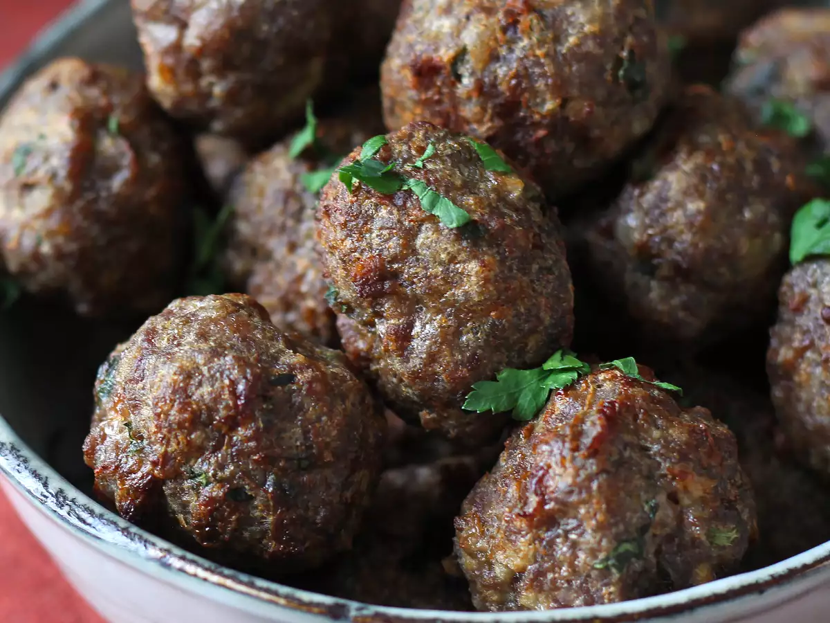 Lágy húsgombócok légsütőben: gyors és egyszerű recept marhahússal - fotó 3