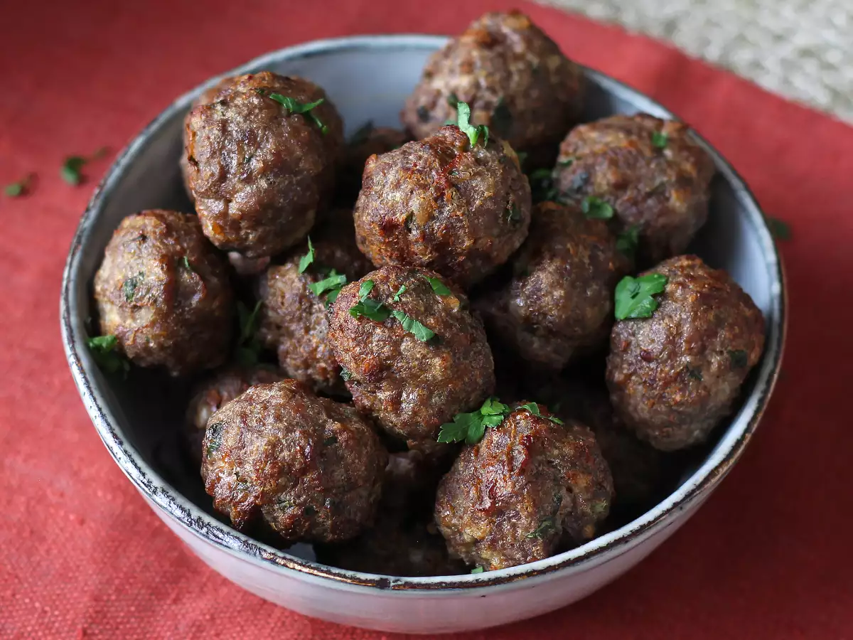 Lágy húsgombócok légsütőben: gyors és egyszerű recept marhahússal - fotó 4