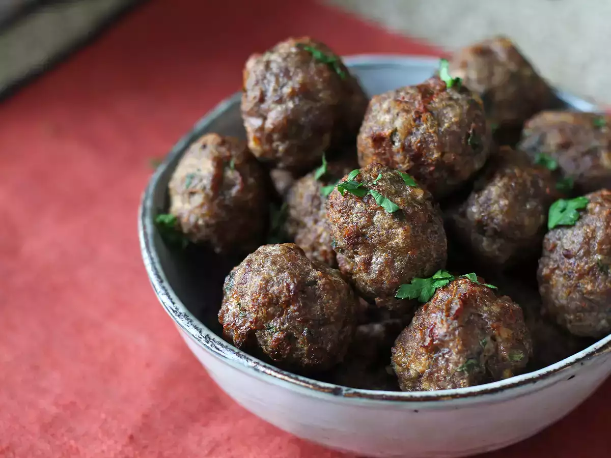 Lágy húsgombócok légsütőben: gyors és egyszerű recept marhahússal - fotó 5