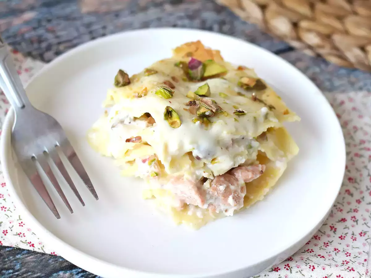 Lazacos lasagne burratával és krémes, ropogós pisztáciával - fotó 5