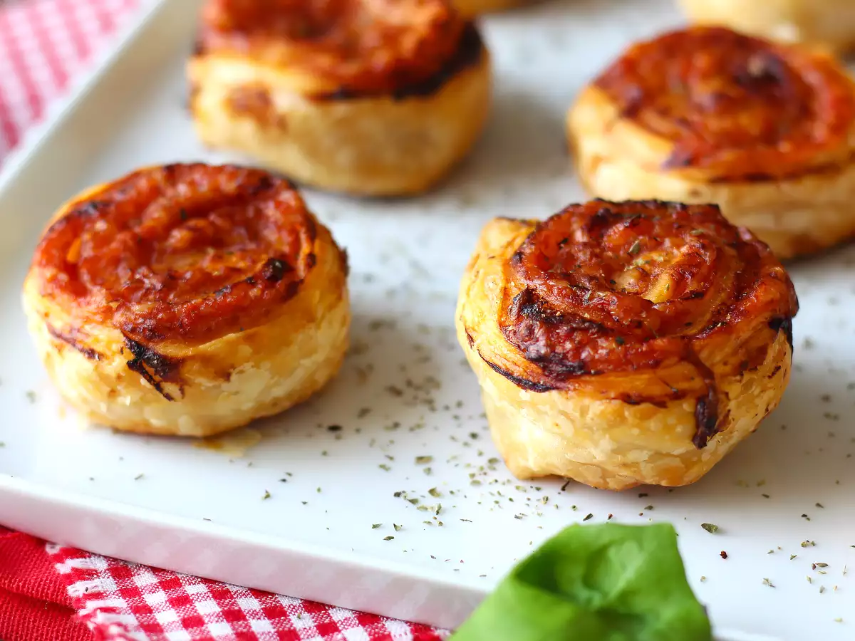 Leveles tészta tekercsek légsütőben: gyors és egyszerű recept - fotó 3