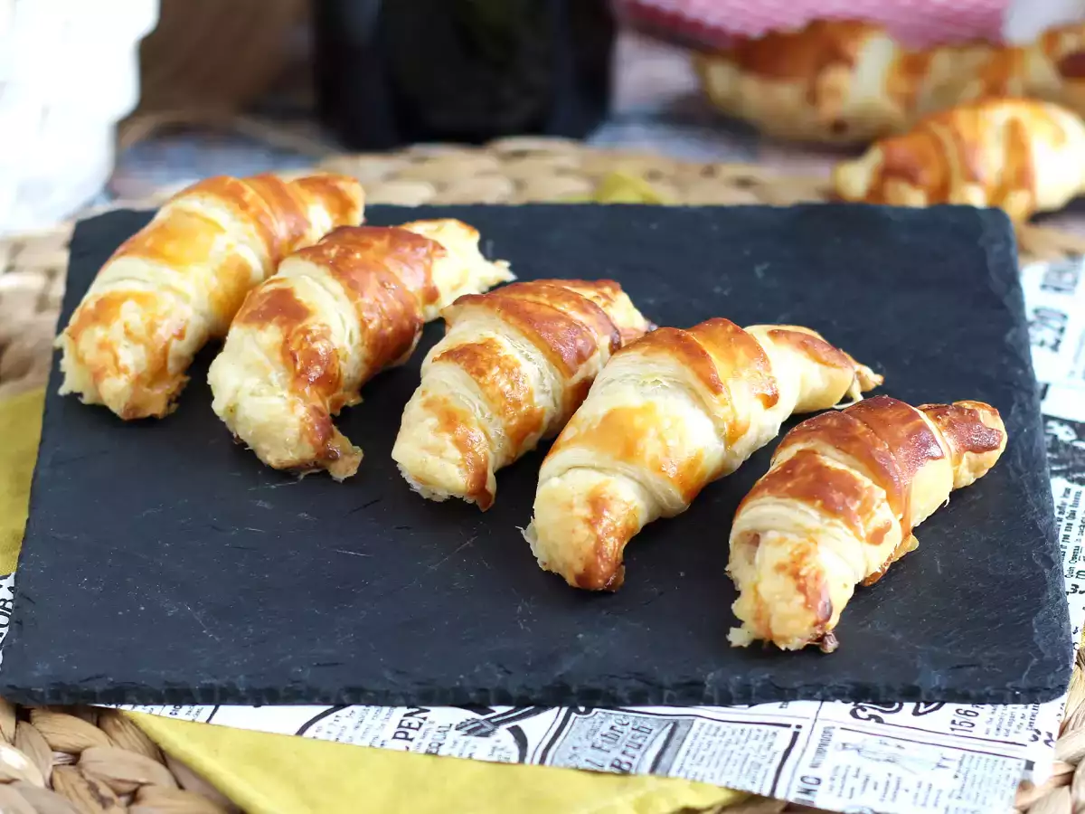 Leveles tésztás croissant béchamel mártással, sonkával és sajttal - fotó 2