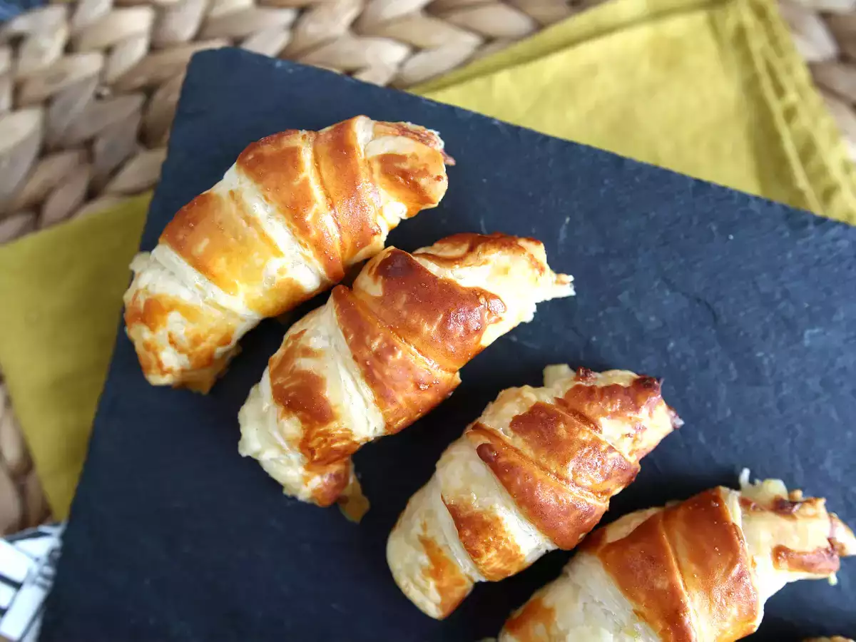 Leveles tésztás croissant béchamel mártással, sonkával és sajttal - fotó 4