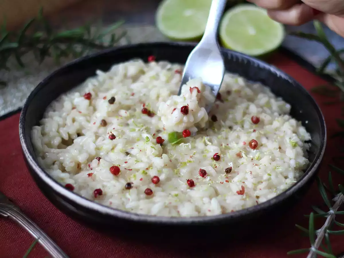 Lime és rózsaszín paprika rizottó: elegáns vegetáriánus recept különleges vacsorákhoz