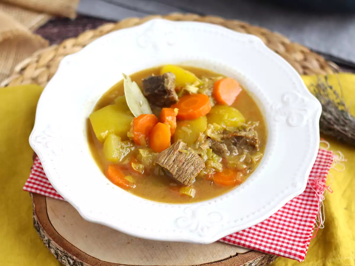 Marhahús és burgonyapörkölt egy nyomástartó edényben - fotó 3
