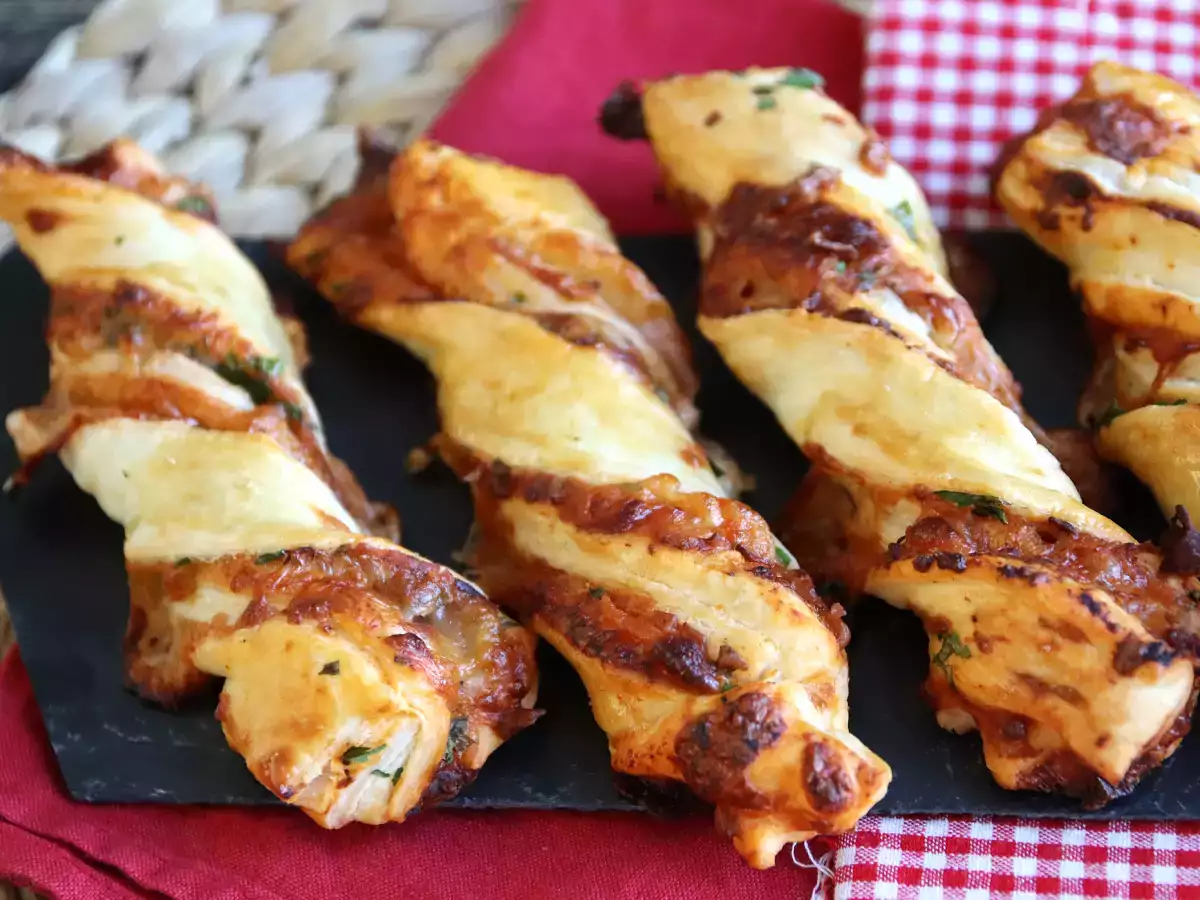 Maxi leveles tésztacsavarok (paradicsom, sonka, mozzarella, petrezselyem) - fotó 2