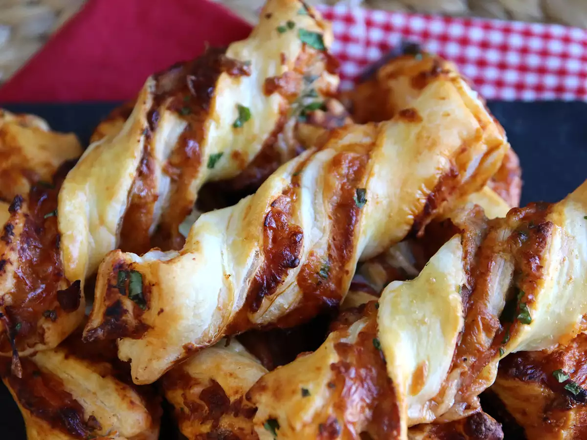 Maxi leveles tésztacsavarok (paradicsom, sonka, mozzarella, petrezselyem) - fotó 4