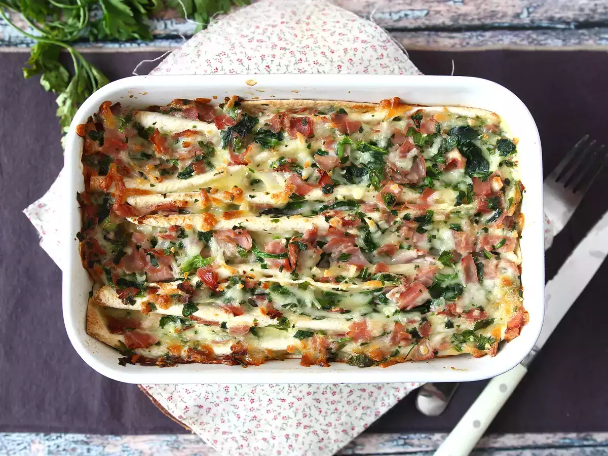 Mi a teendő a tortillákkal Sonka, spenót és mozzarella gratinált ráncos torta stílusban - fotó 5