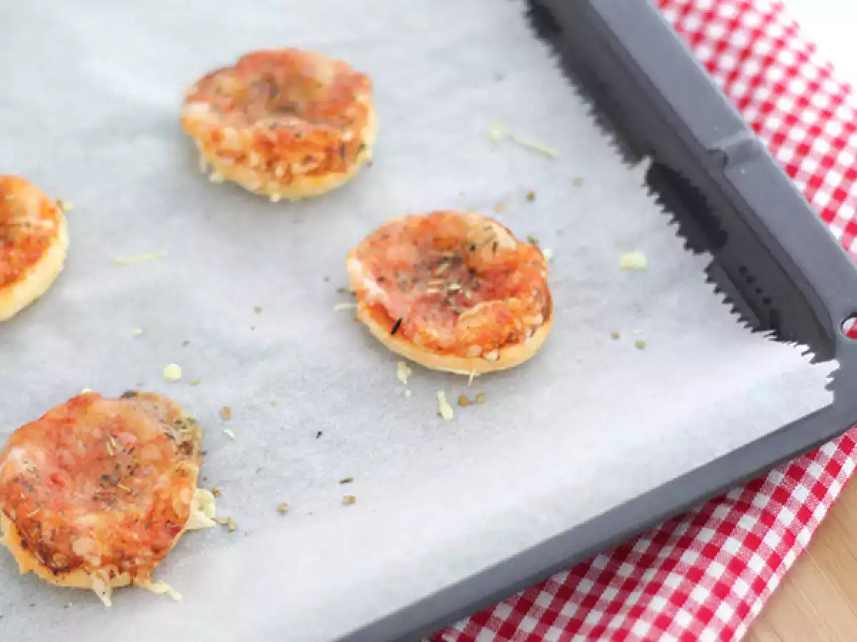 Mini pizzák leveles tésztával - fotó 2