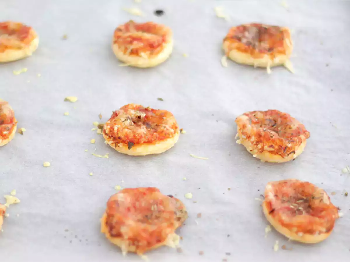 Mini pizzák leveles tésztával - fotó 3