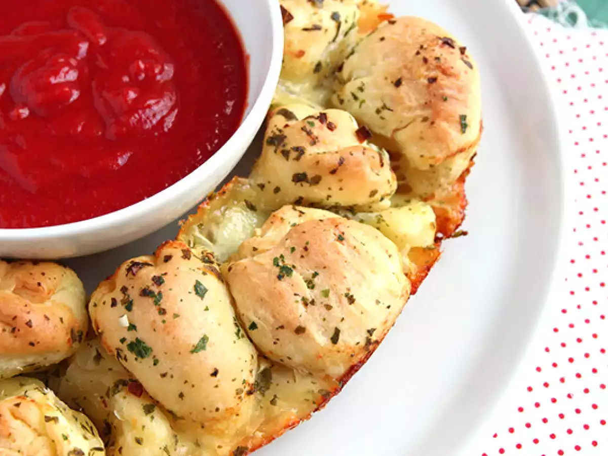 Mozzarellával töltött pizza korona - fotó 4