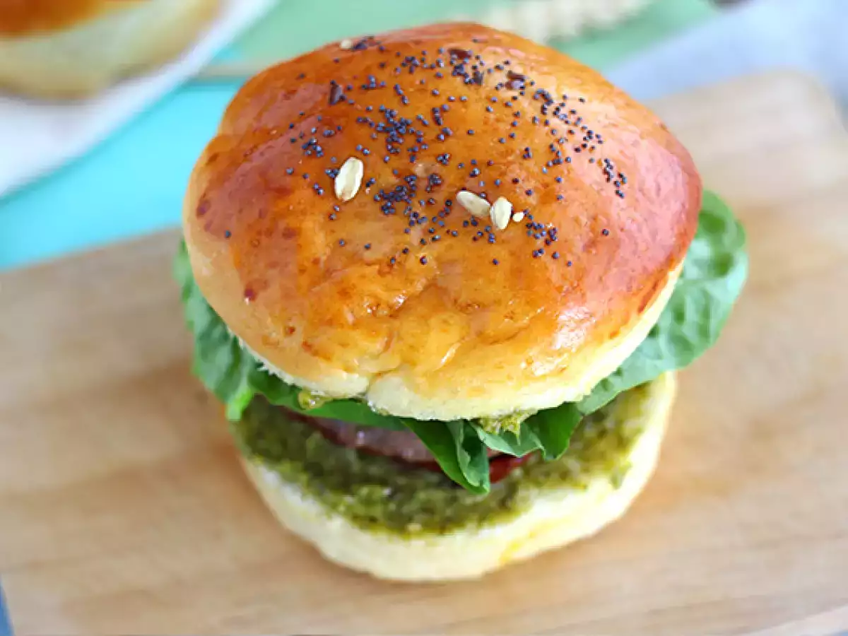 Olasz stílusú burger: pesto szósz, napon szárított paradicsom, mozzarella - fotó 5