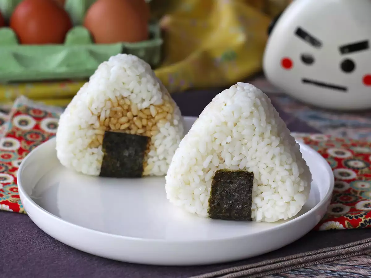 Onigiri szójaszószban tartósított tojássárgájával - fotó 4