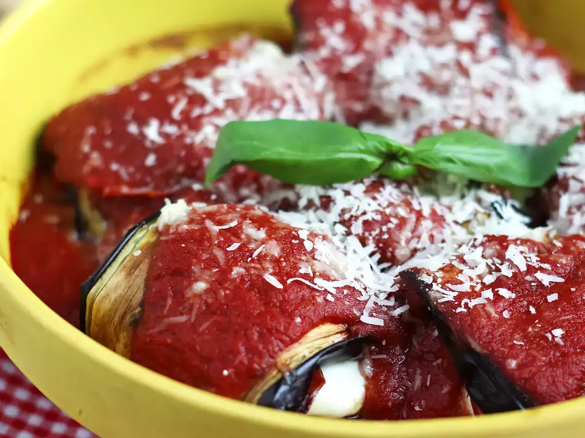 Padlizsán parmigiana tekercsek - fotó 4