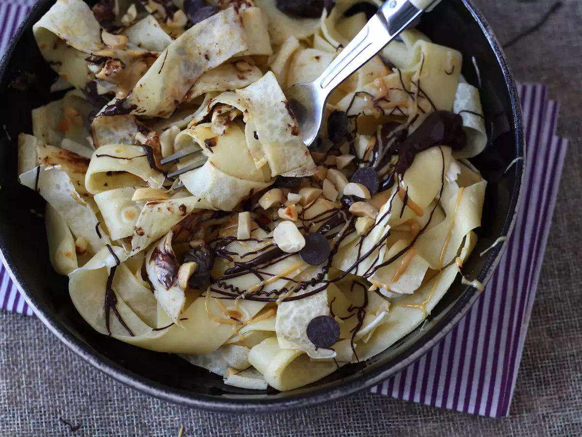 Palacsinta tagliatelle csokoládéval és mogyoróval! - fotó 7