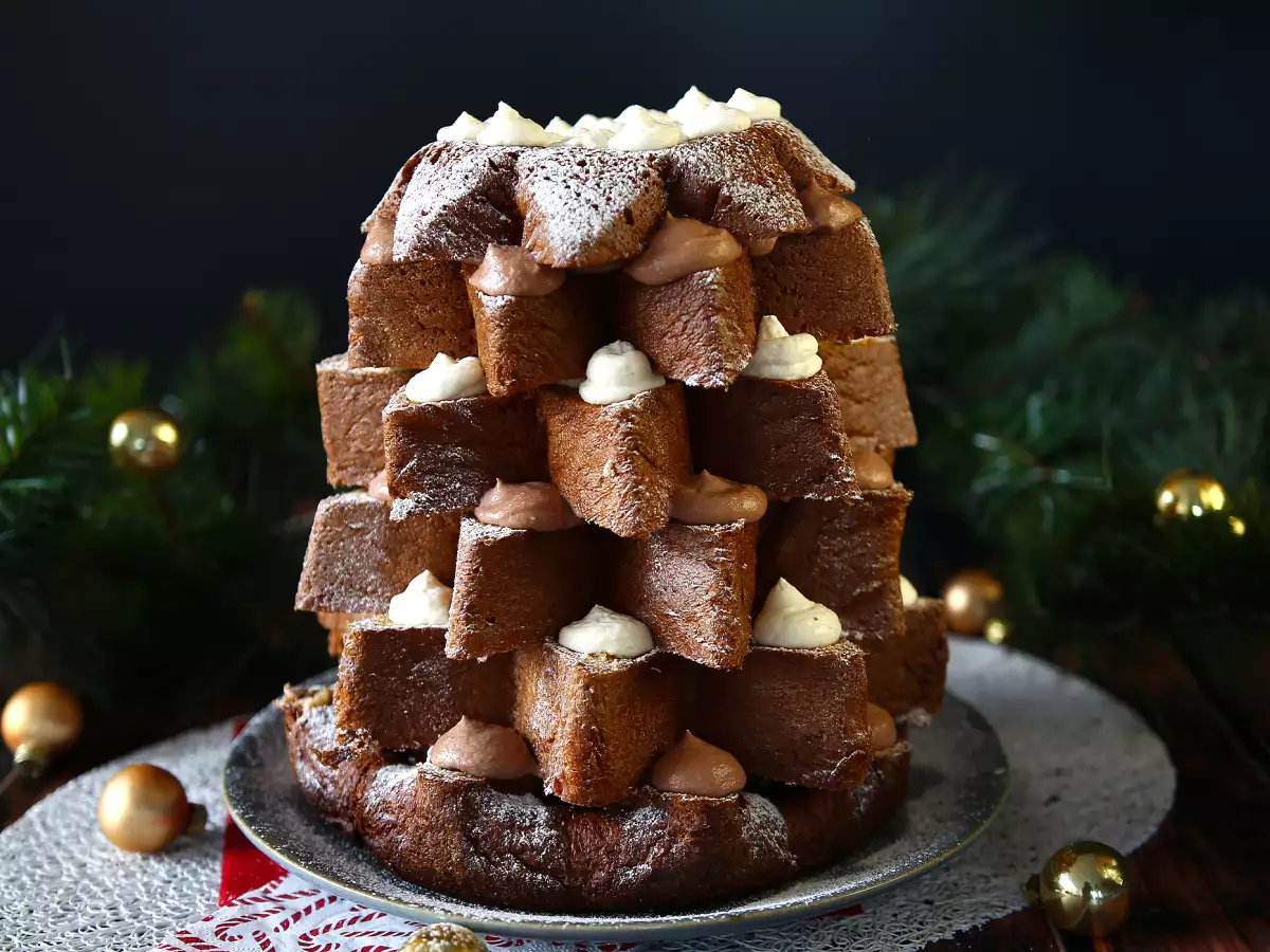 Pandoro briós, Nutella krémmel és vaníliakrémmel töltve, karácsonyfa alakban