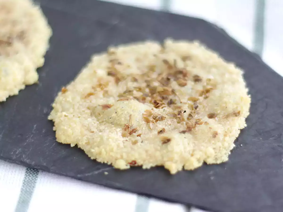 Parmezán chips fűszerekkel és fűszerekkel - fotó 2