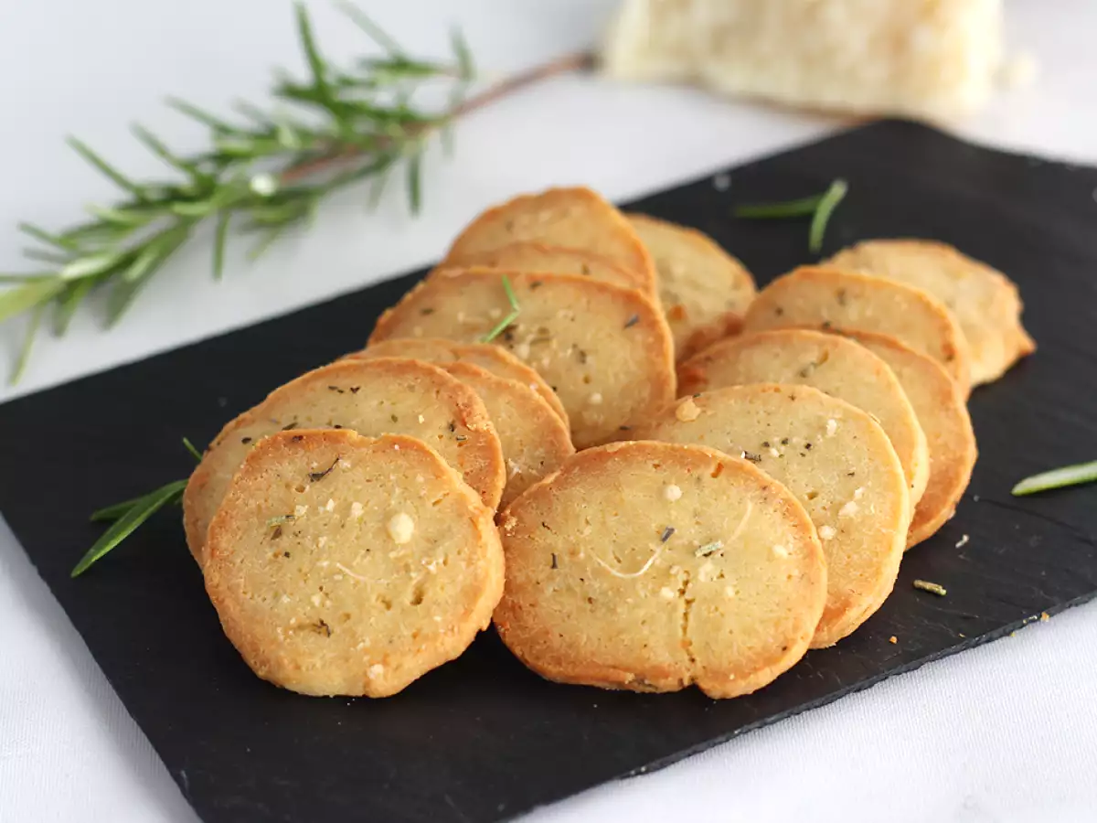 Parmezános és gyógynövényes keksz - fotó 4
