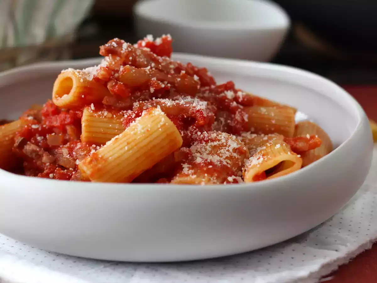Pasta all'amatriciana, a hagyományos recept lépésről lépésre elmagyarázva - fotó 2
