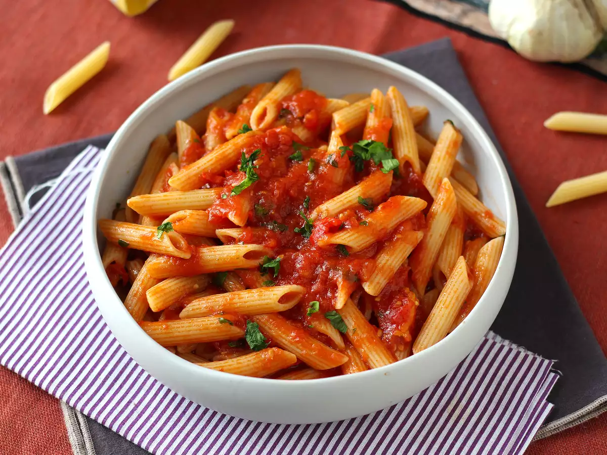 Penne all'arrabbiata: egy szívmelengető olasz klasszikus! - fotó 2
