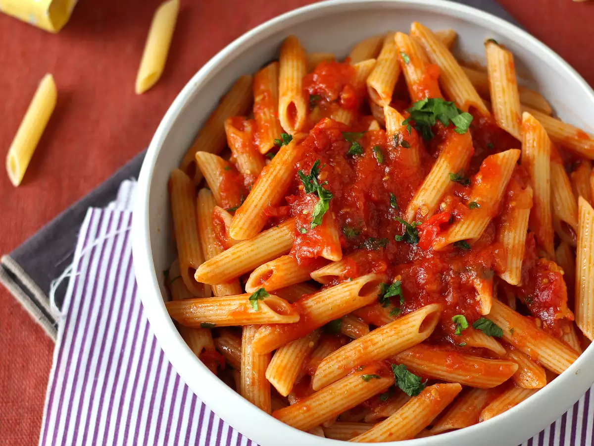 Penne all'arrabbiata: egy szívmelengető olasz klasszikus! - fotó 3
