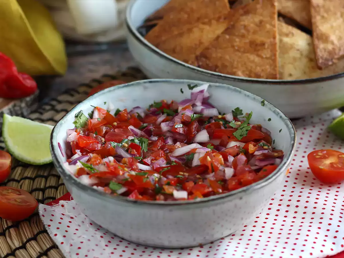 Pico de gallo és házi készítésű tortilla chipsek - fotó 3