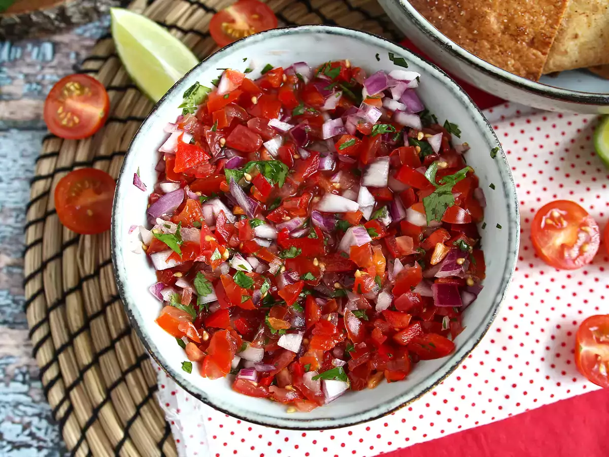 Pico de gallo és házi készítésű tortilla chipsek - fotó 6
