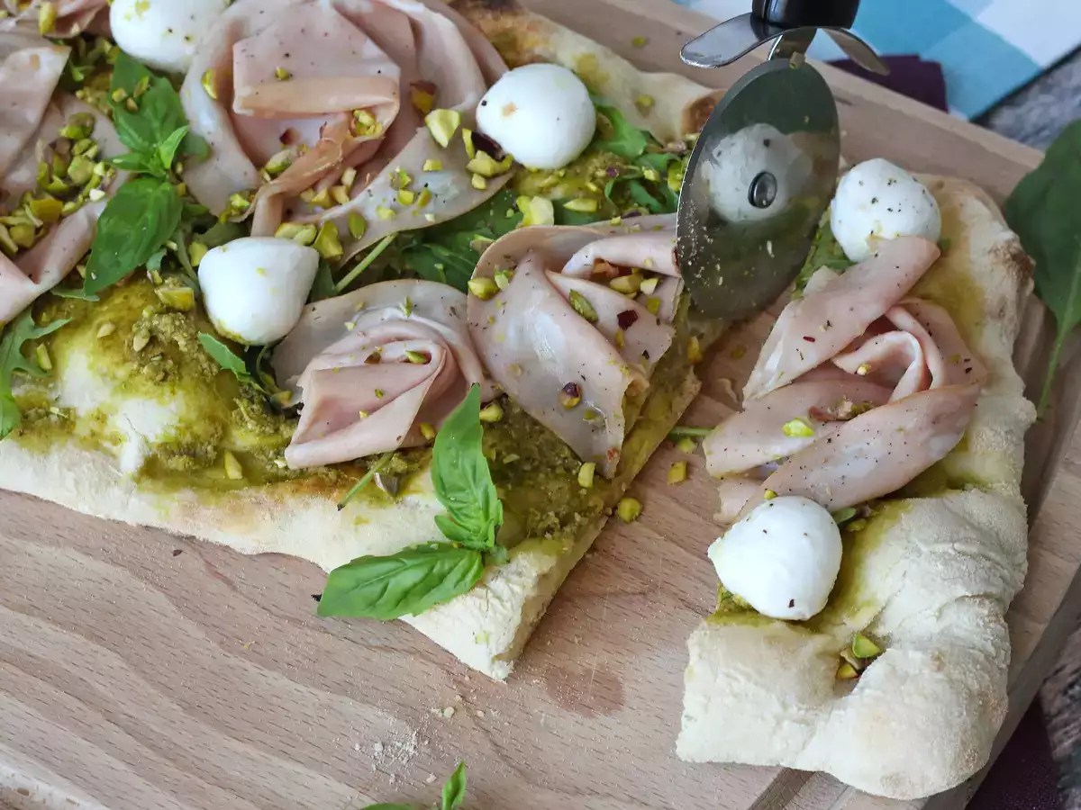 Pinsa pestóval és mortadellával, 10 perc alatt kész! - fotó 6