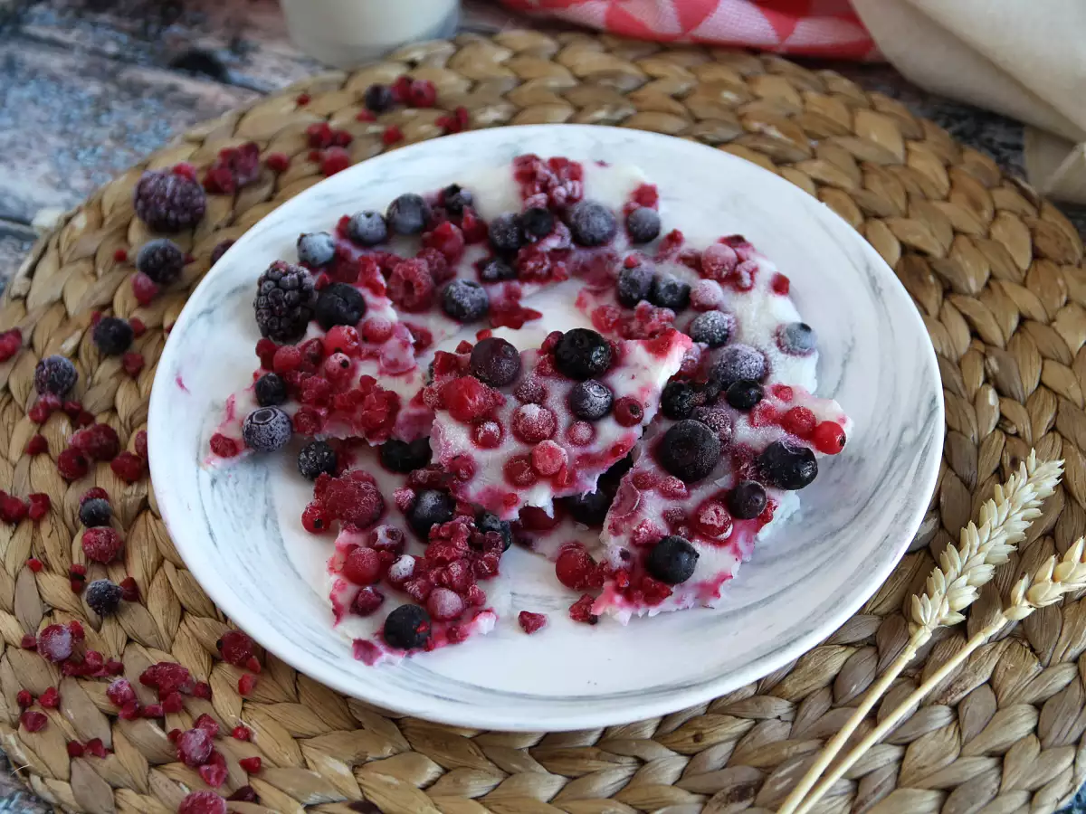 Piros gyümölcsös fagyasztott joghurt szelet - fotó 4