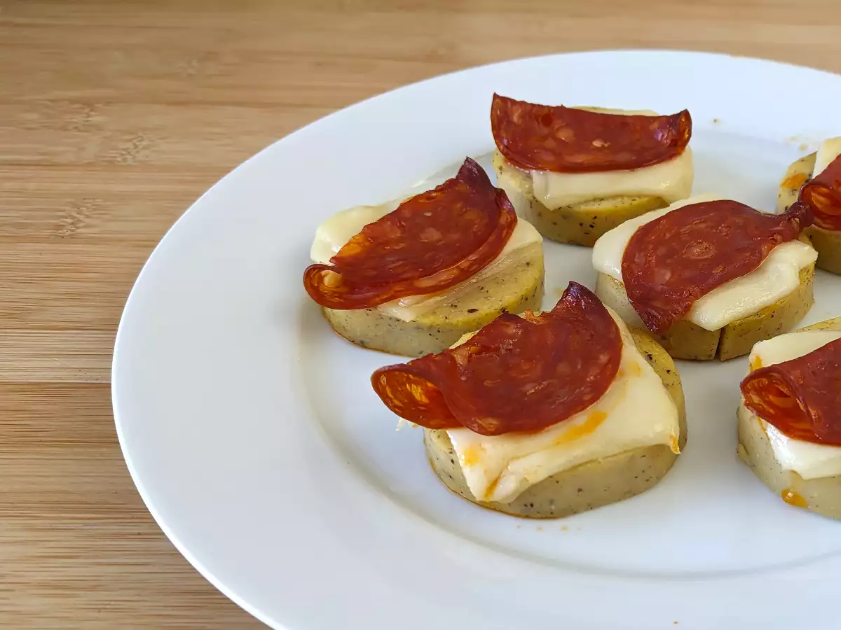 Polenta crostini scamorza sajttal és pepperonival - fotó 3
