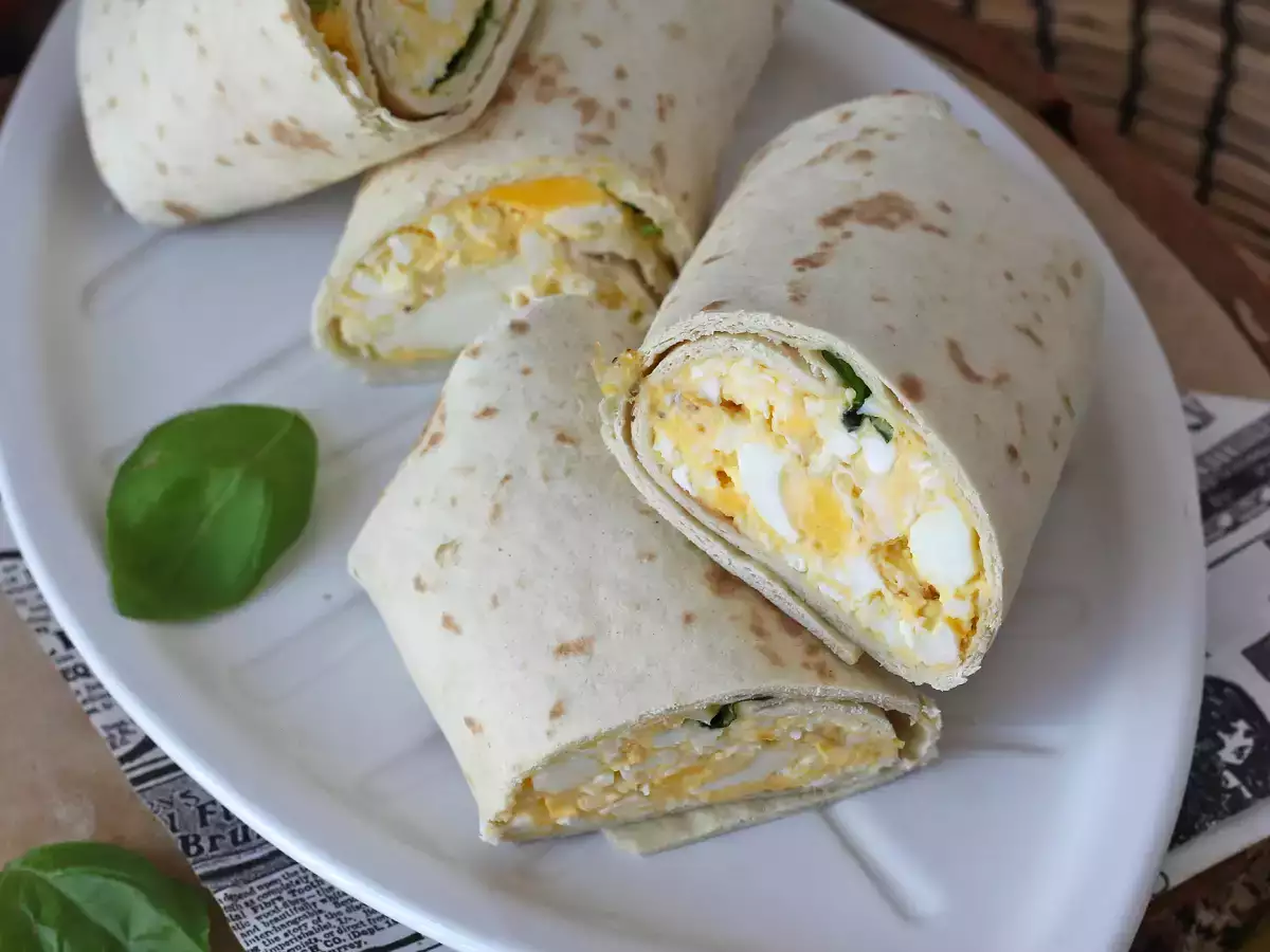 Puha és szuper fehérjével dúsított tojás és feta wrap - fotó 2