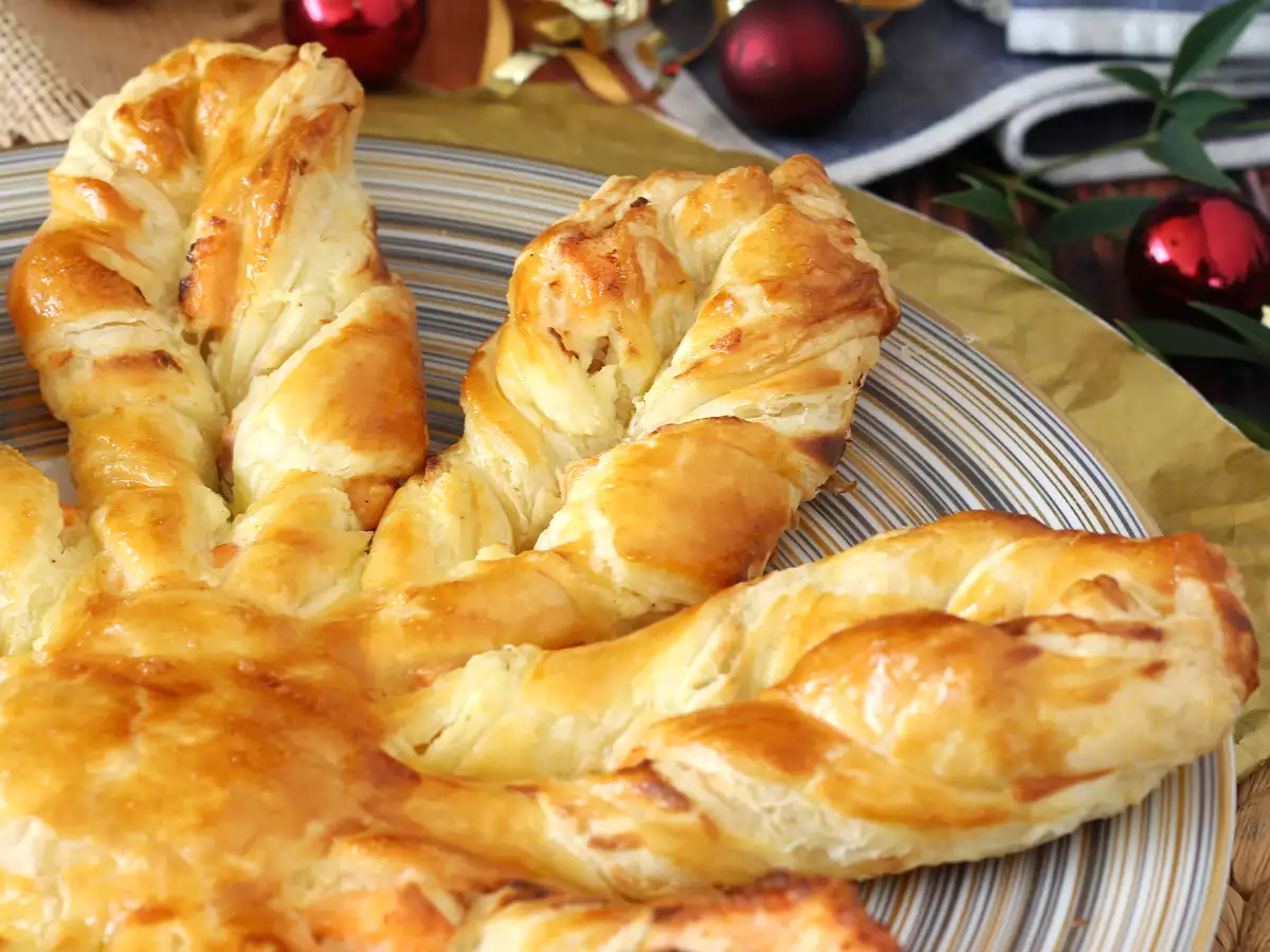 Puha tészta lazaccal és fromage frais-val, tökéletes aperitifként való nassolásra. - fotó 2
