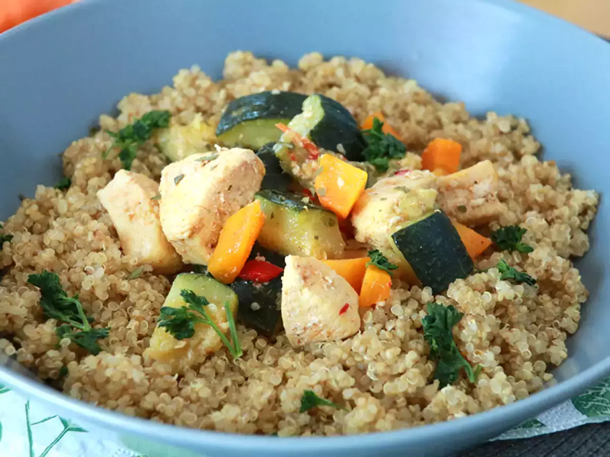 Quinoa zöldségekkel és csirkével