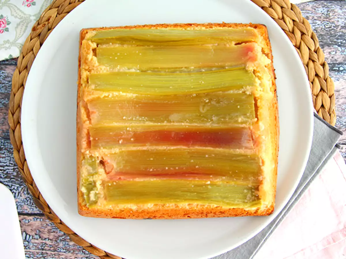 Rebarbara fejjel lefelé torta