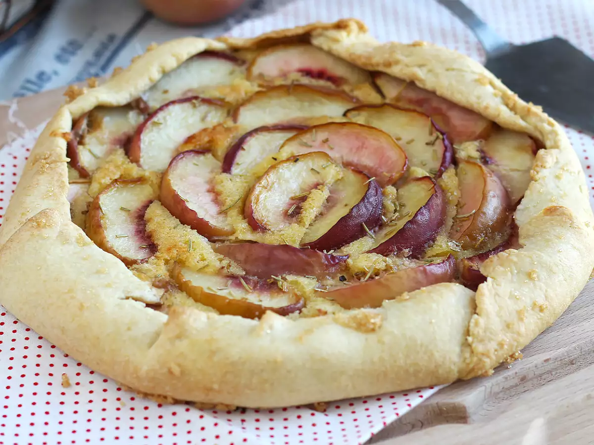 Rusztikus barackos és rozmaringos torta - fotó 4