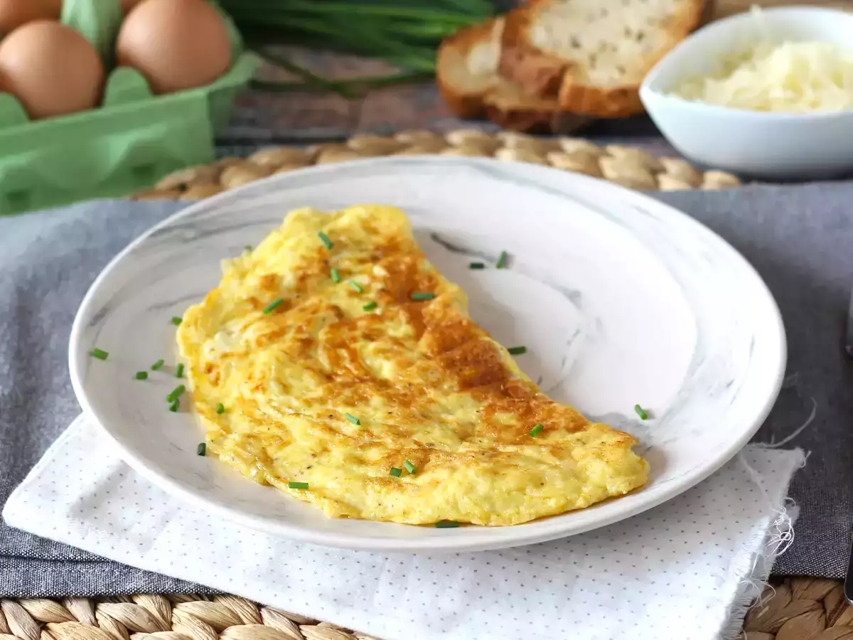 Sajtos omlett, az expressz recept 5 perc alatt kész! - fotó 4