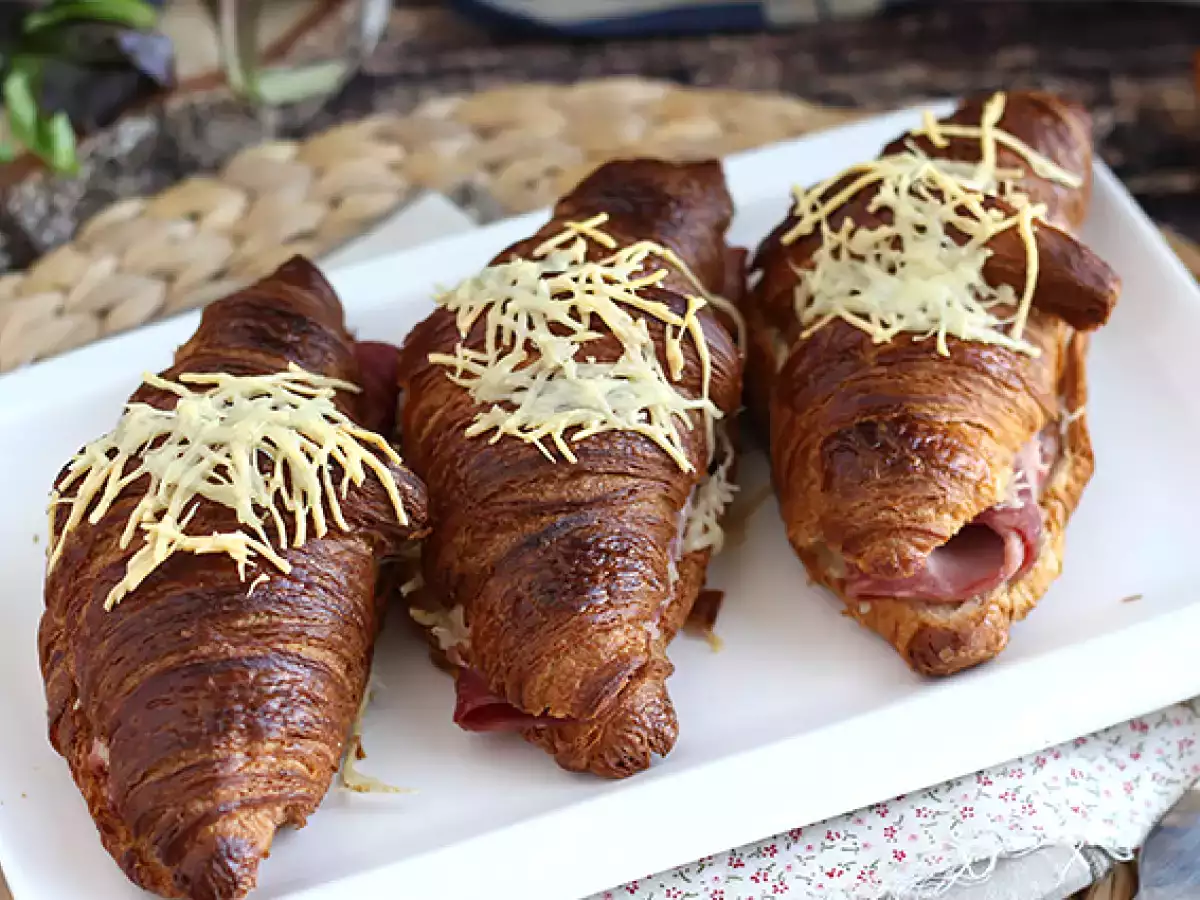 Sonkás-sajtos croissant - fotó 3