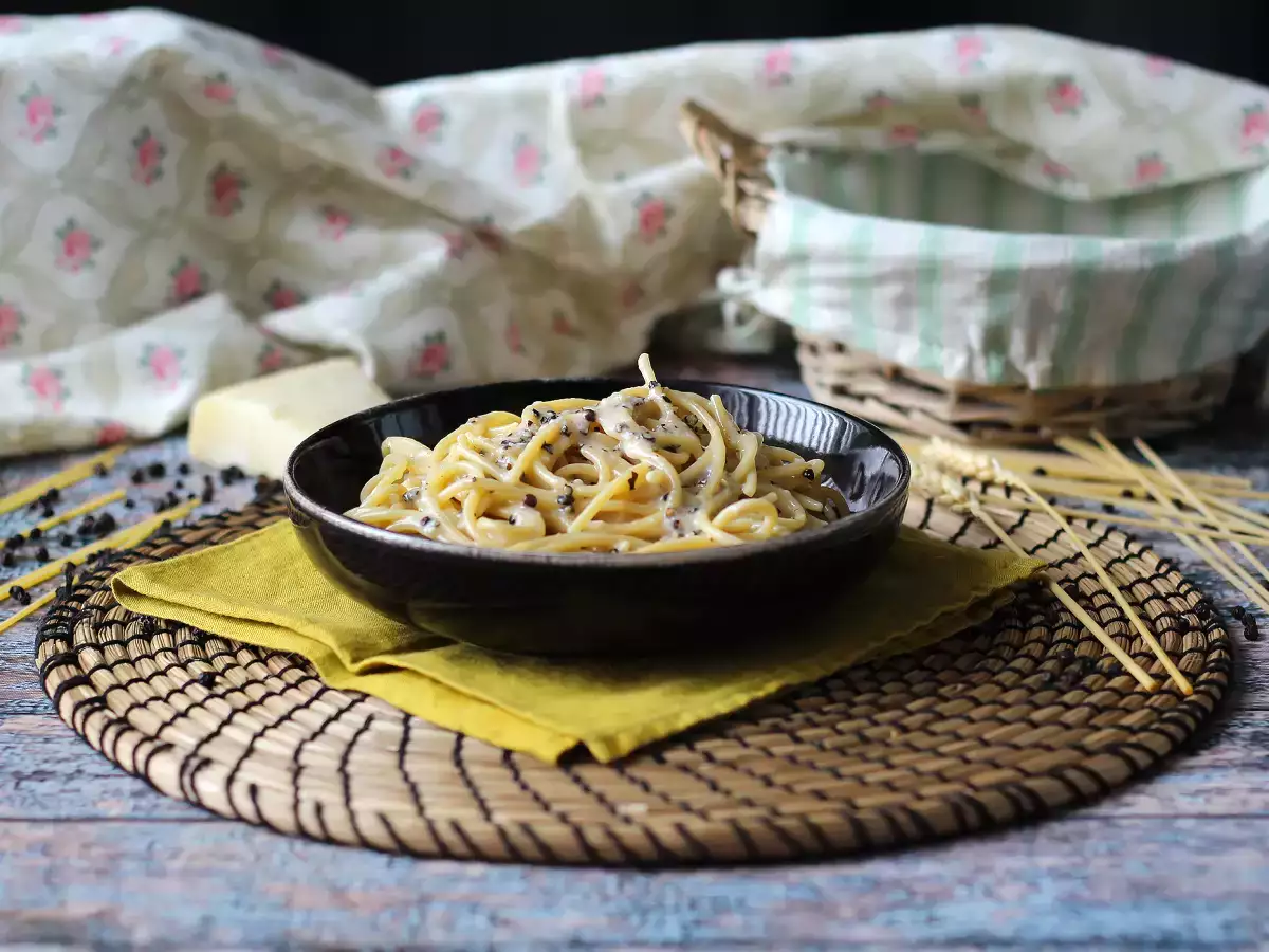 Spagetti cacio e pepe: 3 hozzávaló, egy ízrobbanás! - fotó 2