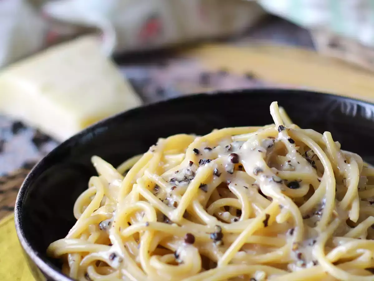 Spagetti cacio e pepe: 3 hozzávaló, egy ízrobbanás! - fotó 3