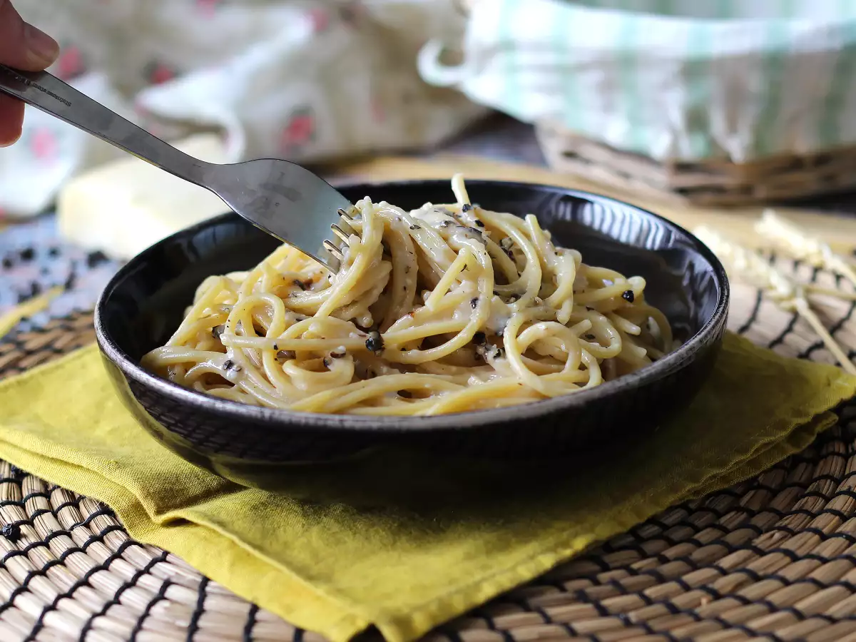 Spagetti cacio e pepe: 3 hozzávaló, egy ízrobbanás! - fotó 4