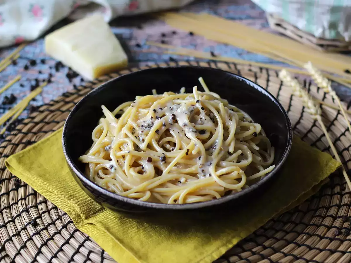 Spagetti cacio e pepe: 3 hozzávaló, egy ízrobbanás! - fotó 5