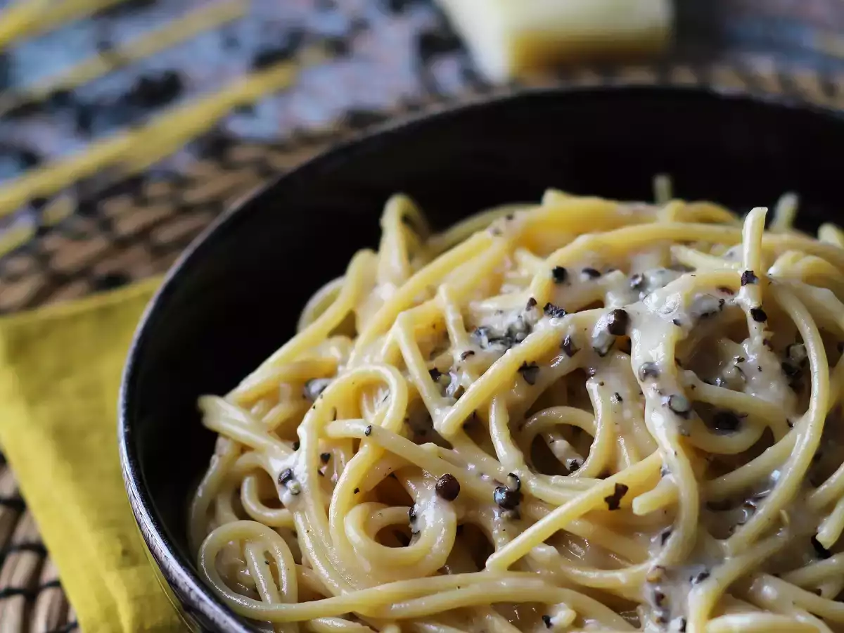 Spagetti cacio e pepe: 3 hozzávaló, egy ízrobbanás! - fotó 6