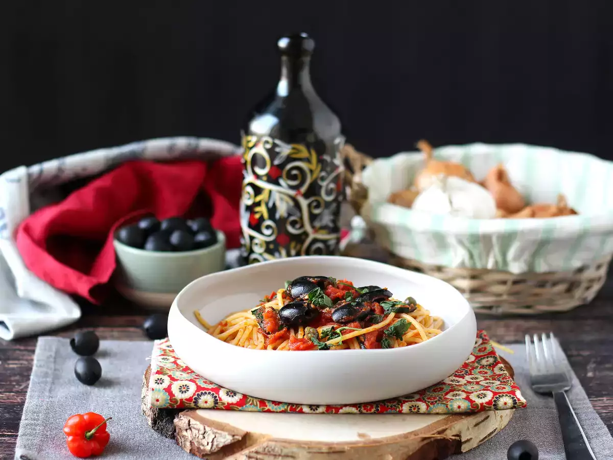 Spaghetti alla puttanesca, egy gyors és ízletes első fogás - fotó 2