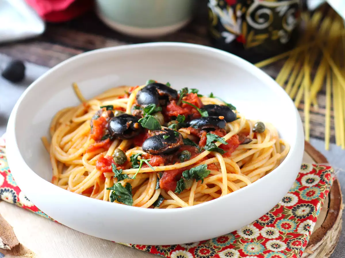 Spaghetti alla puttanesca, egy gyors és ízletes első fogás - fotó 3