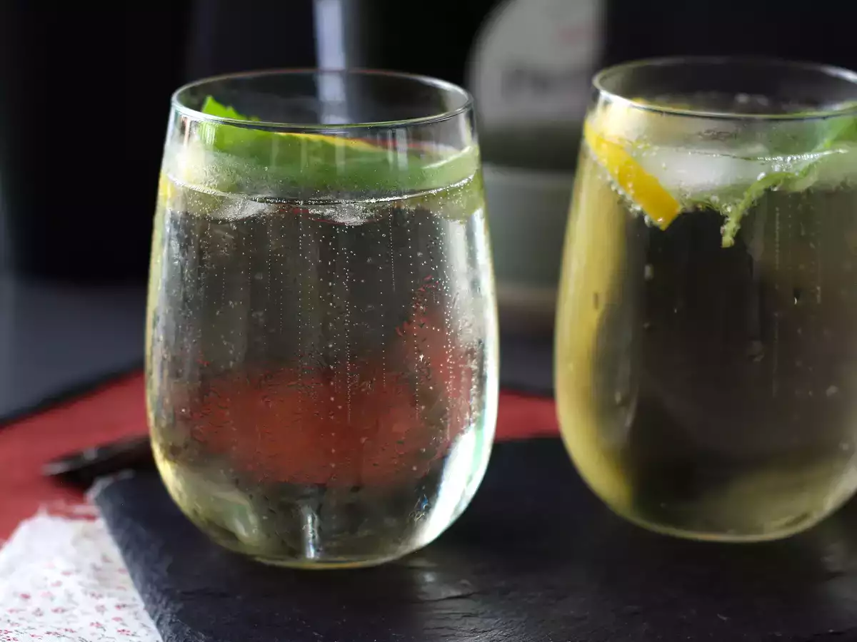 Spritz St-Germain bodzaviráglikőrrel, a nyár ultra-friss koktélja - fotó 2