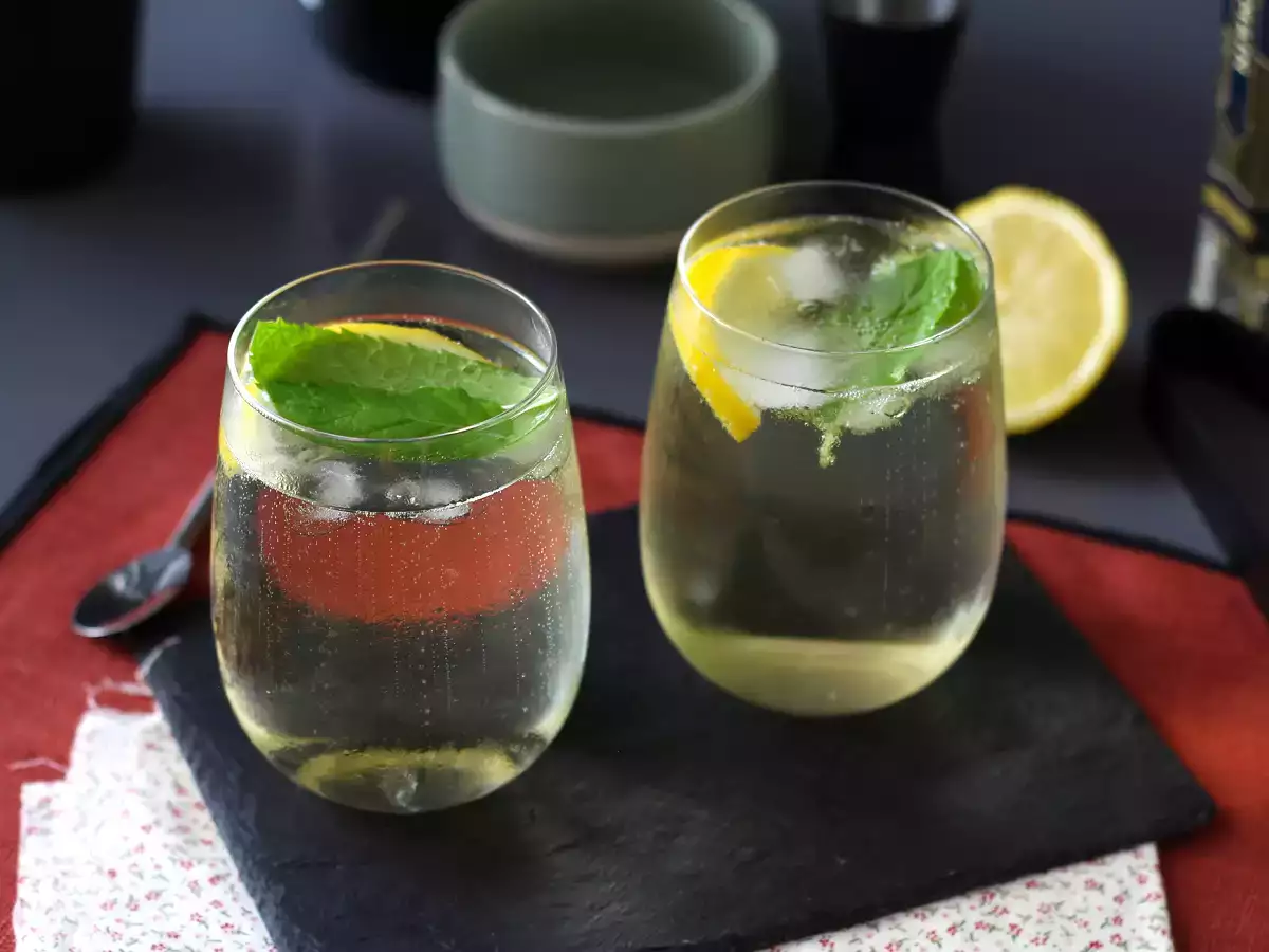 Spritz St-Germain bodzaviráglikőrrel, a nyár ultra-friss koktélja - fotó 3