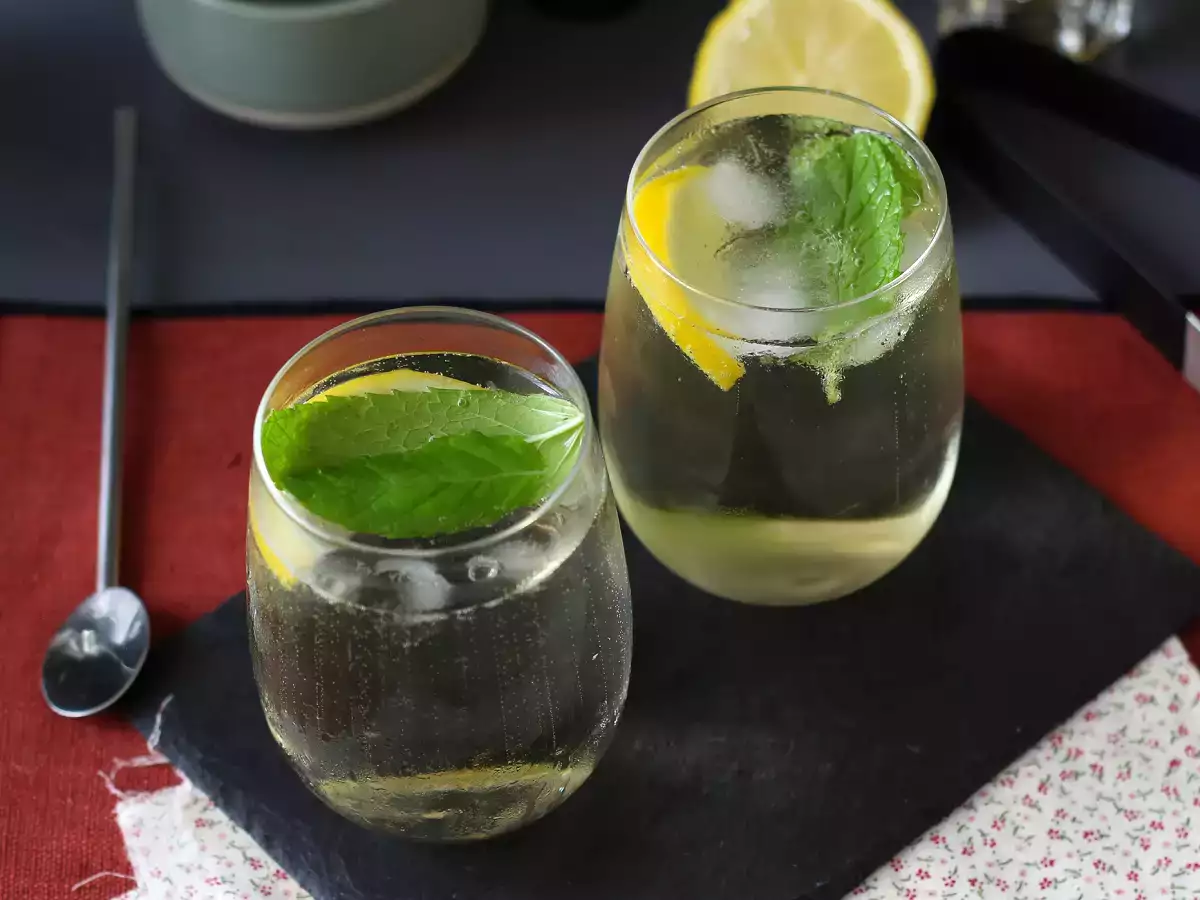 Spritz St-Germain bodzaviráglikőrrel, a nyár ultra-friss koktélja - fotó 7